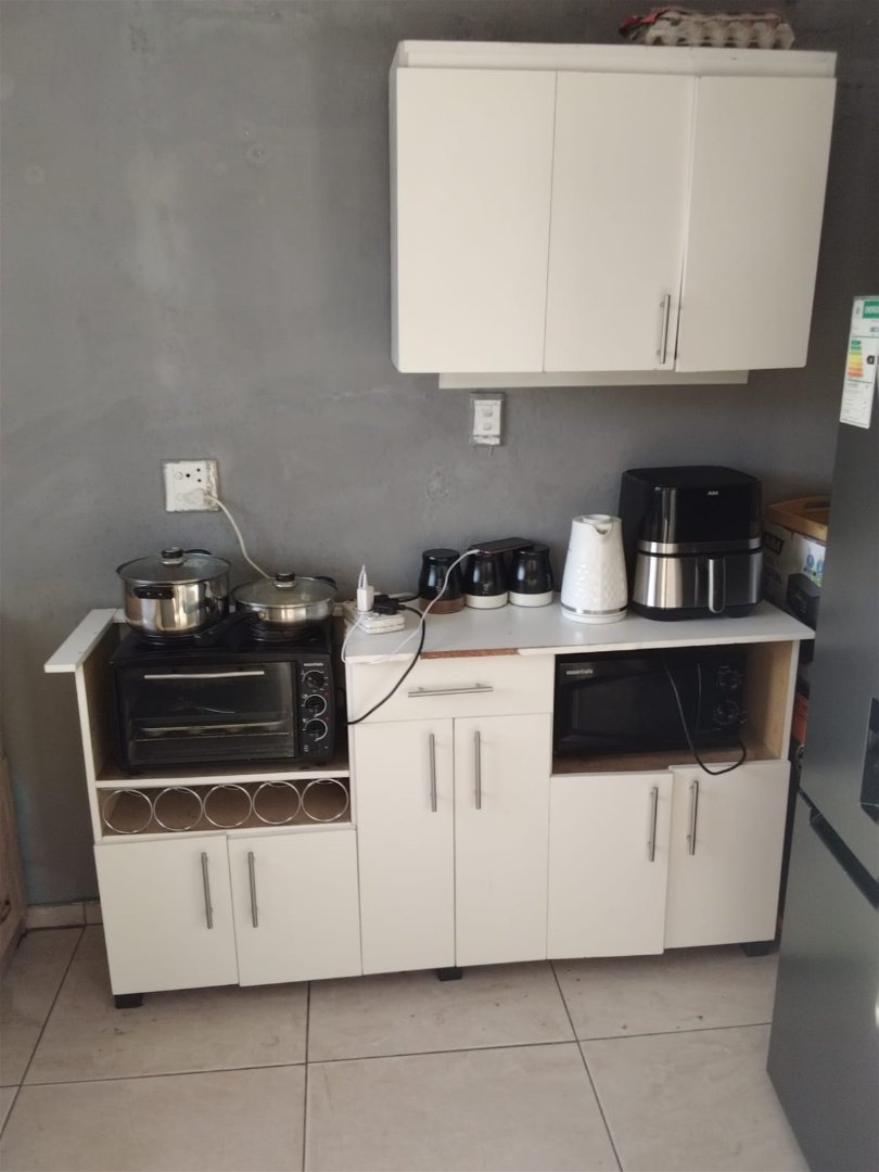 8 Bedroom Property for Sale in Harare Western Cape
